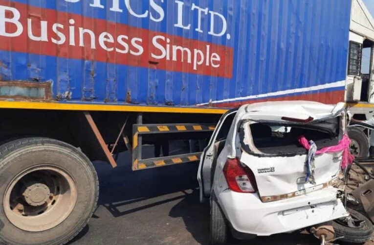 पुणे में तेज रफ्तार कंटेनर की भीषण टक्कर, 7 श्रद्धालुओं की दर्दनाक मौत