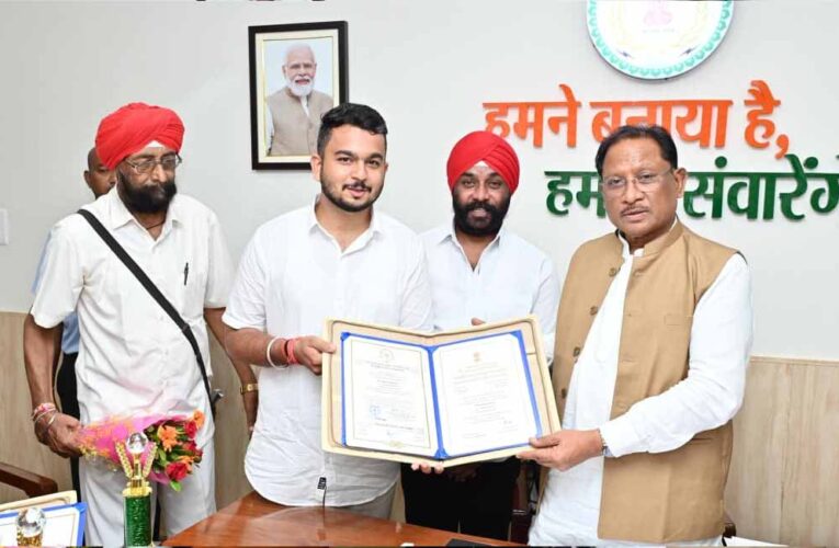 रायपुर : मुख्यमंत्री  विष्णु देव साय से राष्ट्रपति सम्मान से सम्मानित देवाशीष और मनतृप्त कौर ने की सौजन्य मुलाकात