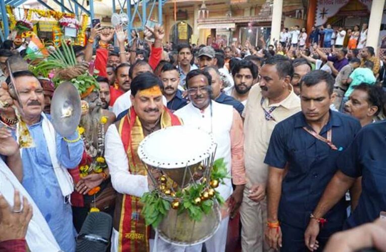 उज्जैन नगर भ्रमण पर निकले राजाधिराज बाबा महाकाल