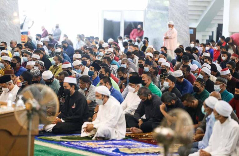 मलेशिया में जुमे की नमाज न पढ़ने पर जेल की सजा, जारी हुआ सख्त फरमान