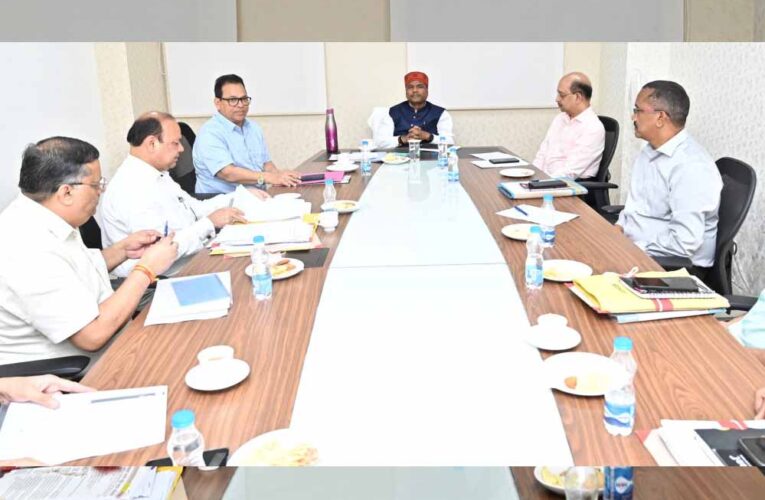 रायपुर : कम स्टॉक वालें जिलों में प्राथमिकता के साथ यूरिया खाद के उपलब्धता सुनिश्चित हो: मंत्री केदार कश्यप