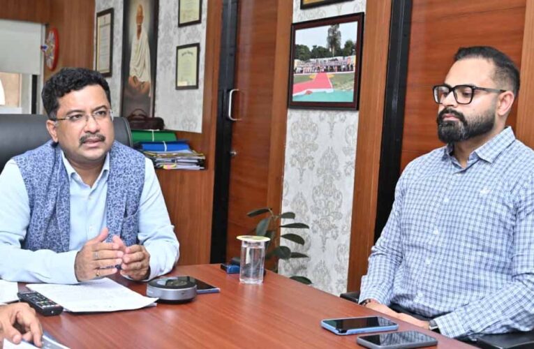 रायपुर : आदि कर्मयोगी अभियान: प्रमुख सचिव बोरा ने ली प्रदेश के 28 जिलों के कलेक्टरों की वीडियो कॉन्फ्रेंसिंग
