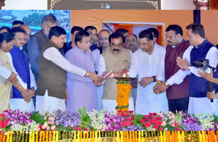 गडकरी ने किया एमपी के सबसे लंबे फ्लाईओवर का लोकार्पण, वीरांगना रानी दुर्गावती के नाम पर रखा गया