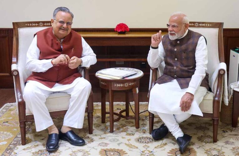 छत्तीसगढ़ विधानसभा अध्यक्ष डॉ. रमन सिंह ने प्रधानमंत्री नरेंद्र मोदी को नवीन विधानसभा भवन लोकार्पण के लिए किया आमंत्रित