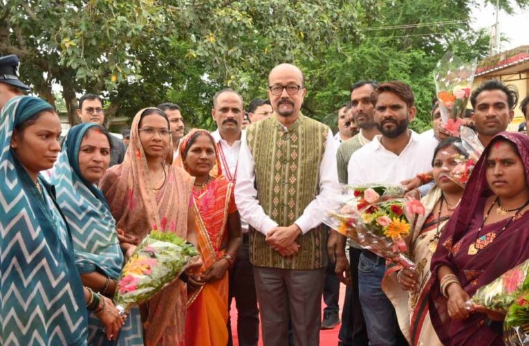 रायपुर : गोद ग्राम सोनपूरी में राज्यपाल का जनसंवाद, अंतिम पंक्ति तक योजनाओं के लाभ पर जोर