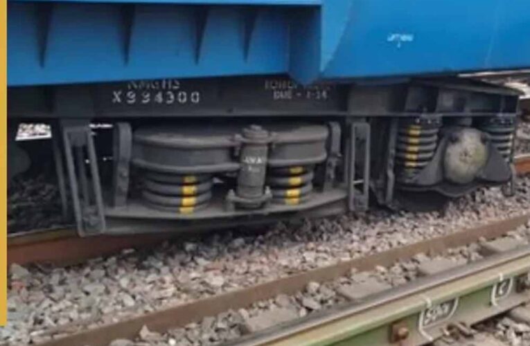 रायपुर: उरकुरा-आरएसडी लाइन पर मालगाड़ी पटरी से उतरी, रेलवे अधिकारियों ने संभाला मोर्चा