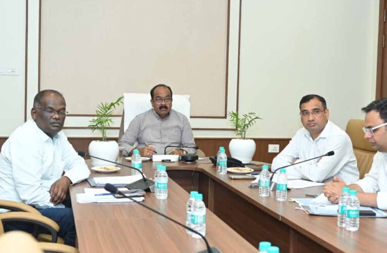 रायपुर : केन्द्रीय आवास और शहरी कार्य मंत्रालय की ऑनलाइन समीक्षा बैठक में शामिल हुए उप मुख्यमंत्री अरुण साव