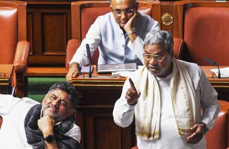 RSS की प्रार्थना सुनाते हुए फंसे DK, हाईकमान से कार्रवाई की मांग; सिद्धारमैया कैंप बना हावी