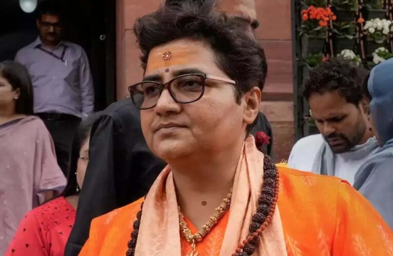 मालेगांव धमाका केस: साध्वी प्रज्ञा ठाकुर को मिली राहत, कोर्ट से क्लीनचिट