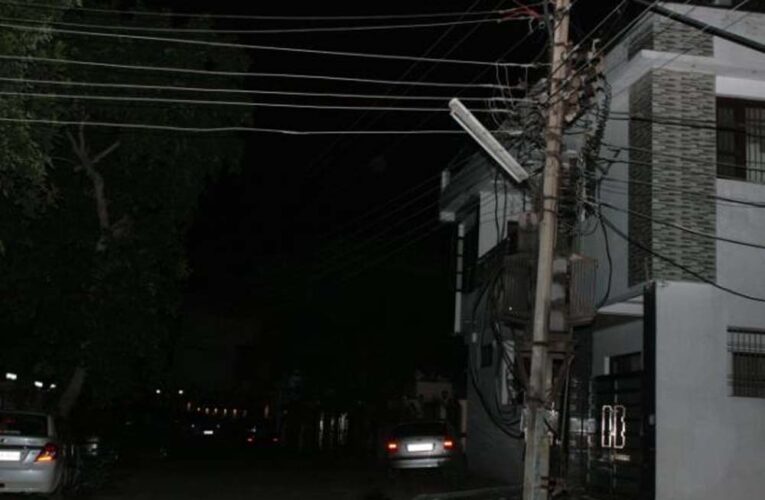 बंद स्ट्रीट लाइट पर महापौर का अलर्ट! अफसरों को वार्ड जाकर तुरंत जांच के दिए निर्देश