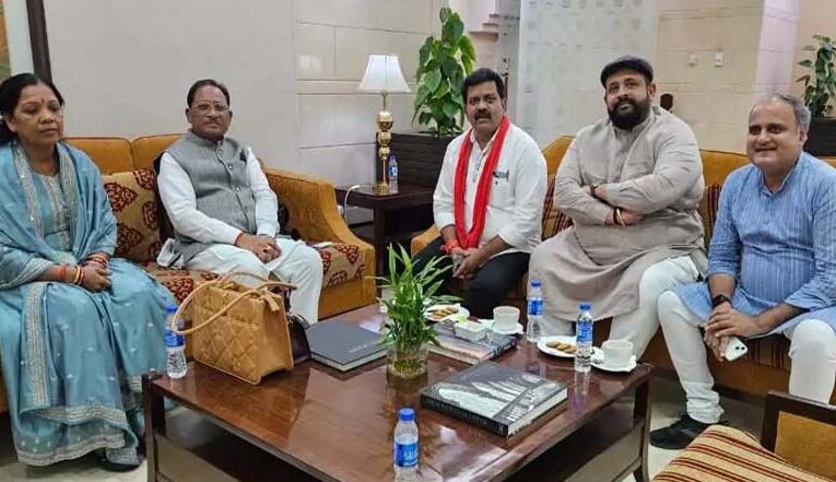 विदेश दौरे के बाद CM विष्णुदेव साय दिल्ली लौटे, कई अहम बैठकों का करेंगे नेतृत्व
