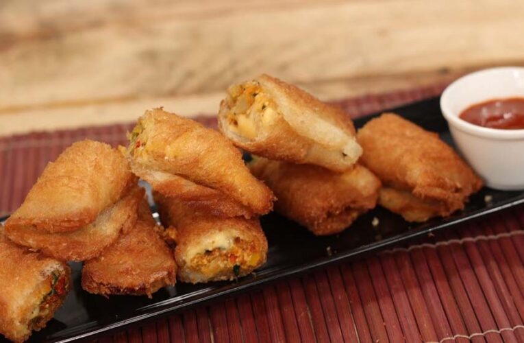 शाम की भूख का स्वादिष्ट इलाज: ट्राई करें पनीर शेजवान ब्रेड रोल