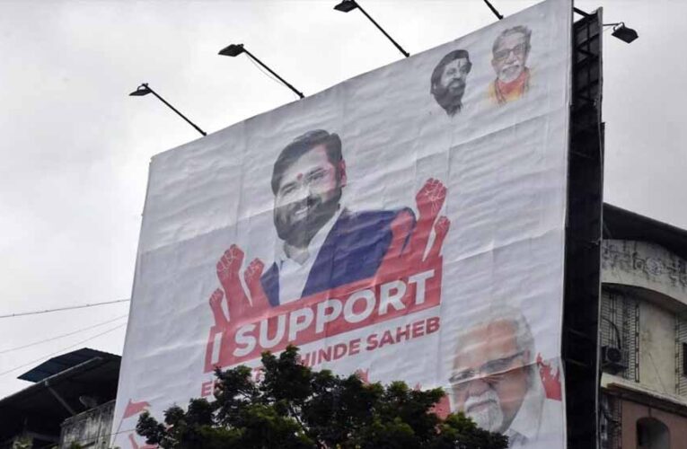 जम्मू-कश्मीर में शिंदे फैक्टर! उमर-महबूबा के बजाय एकनाथ शिंदे के होर्डिंग छाए