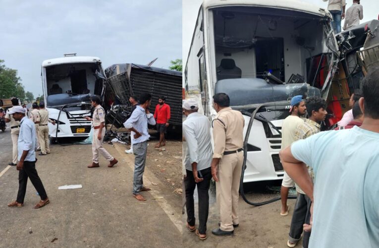 भोपाल जा रही बस के ब्रेक फेल, खड़ी बस से टकराकर पलटी; 25 यात्री घायल