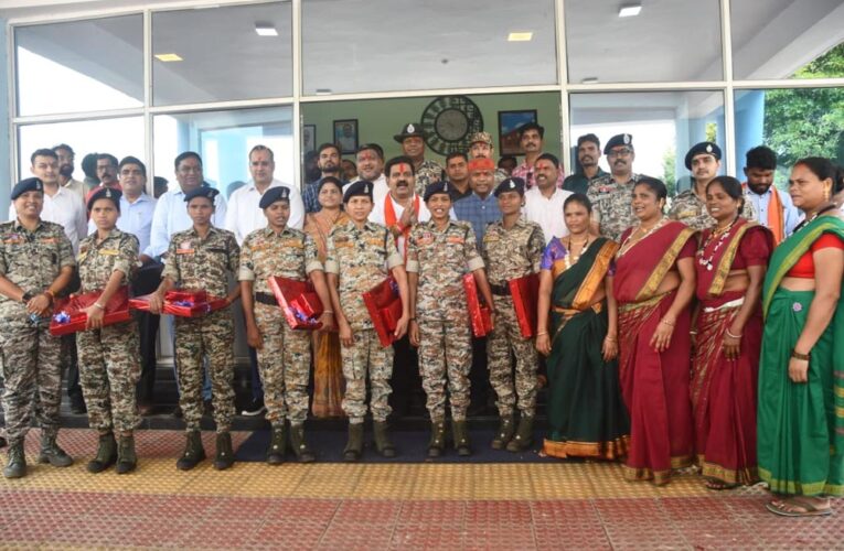 रायपुर : उप मुख्यमंत्री और वन मंत्री को ‘दंतेश्वरी फाइटर्स’ आत्मसमर्पित माओवादी बहनों ने बांधा रक्षा सूत्र