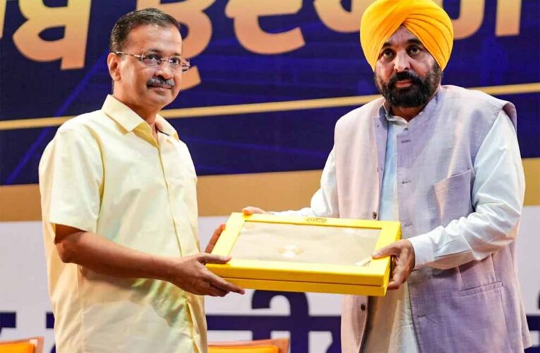 AAP नेता का बयान: पंजाब में सरकार के कामकाज पर कर रहे हैं केजरीवाल नजर