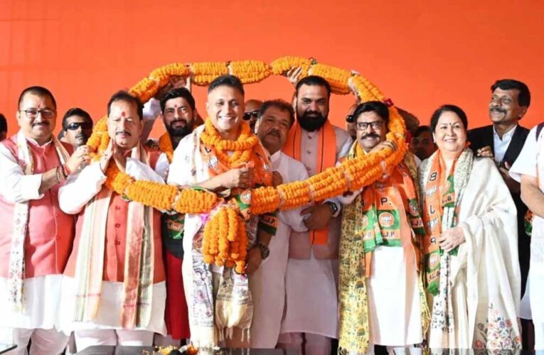 बिहार चुनाव से पहले आनंद मिश्रा और कई नेता BJP में शामिल, सुचित्रा और नागमणि भी जुड़े