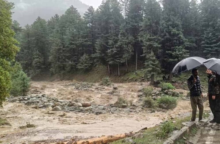 वैष्णो देवी यात्रा मार्ग पर भूस्खलन, 5 यात्रियों की दर्दनाक मौत