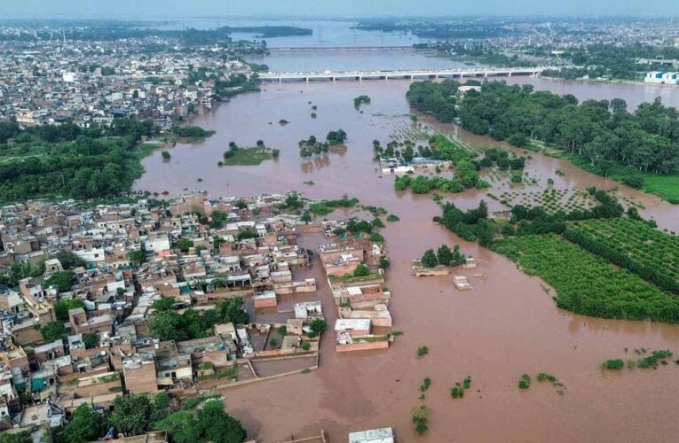 लाहौर में पानी घुसा तो पाकिस्तान ने भारत पर फोड़ा ठीकरा, सिंधु जल समझौते का रोना रोया