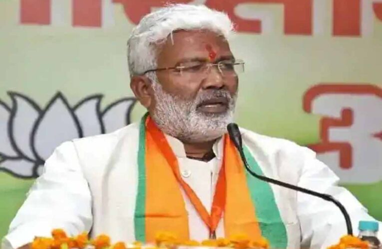 मंत्री स्वतंत्र देव सिंह के बेटे को प्रोटोकॉल दिलाना पड़ा भारी, निजी सचिव की कुर्सी गई