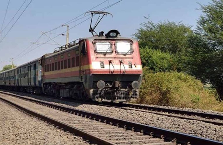 दीपावली-छठ पर ट्रेन से सफर मुश्किल, अभी से ‘नो रूम’ की स्थिति