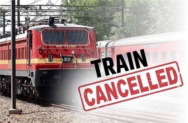 Railway Alert: 47 ट्रेनें रद्द, कई शॉर्ट टर्मिनेट, टिकट बुकिंग पर लगी रोक