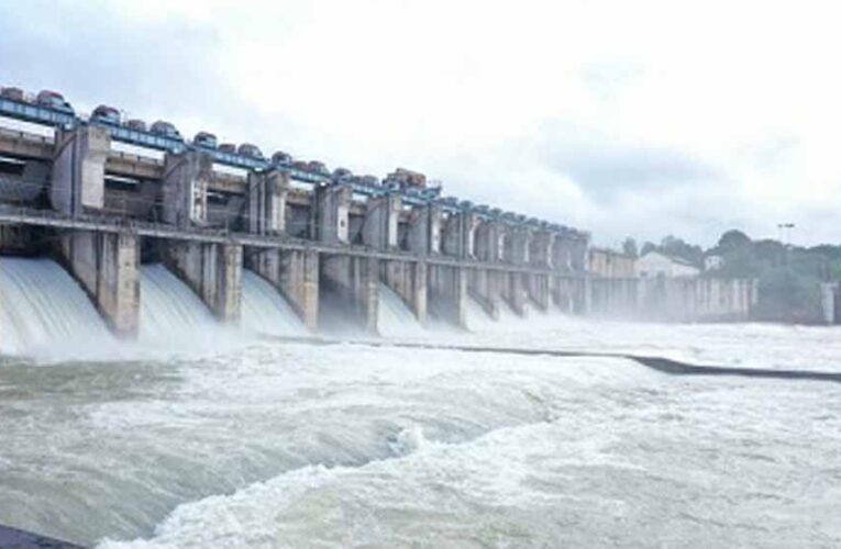 लगातार वर्षा से गंगरेल बांध का जलस्तर बढ़ा, महानदी किनारे रहने वाले ग्रामों को सतर्क रहने की अपील