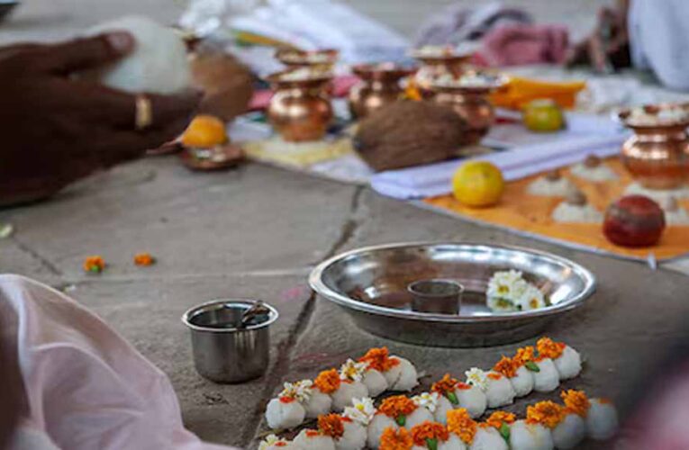 पितृ पक्ष में दो तिथियों के श्राद्ध होंगे एक साथ, जानें सही तरीके से पिंडदान कैसे करें