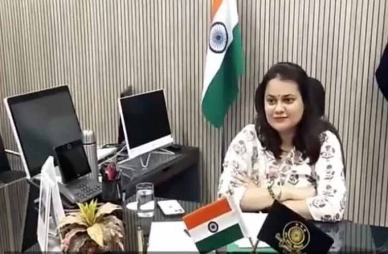 कलेक्टर टीना डाबी की चेतावनी: पानी भरे स्थानों पर जाने से बचें, सतर्क रहें
