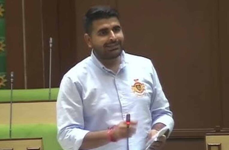 भूजल संकट पर गरजे रवींद्र भाटी: सरकार और विपक्ष दोनों को घेरा