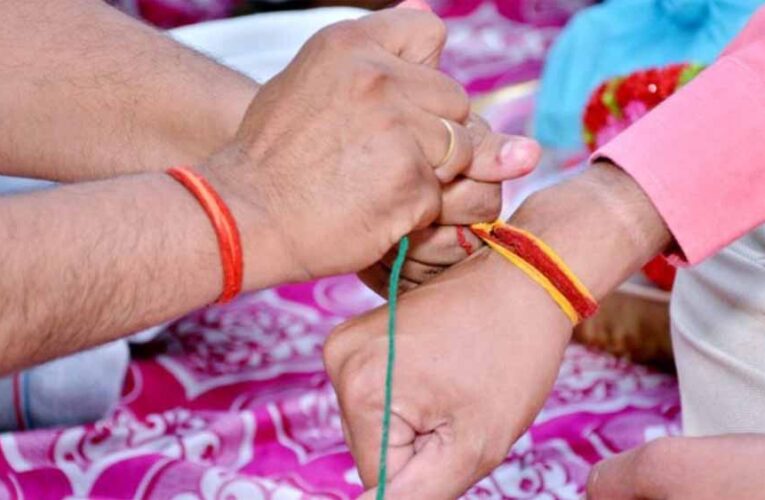 कलावा कब उतारना चाहिए? सही समय और विधि जानें