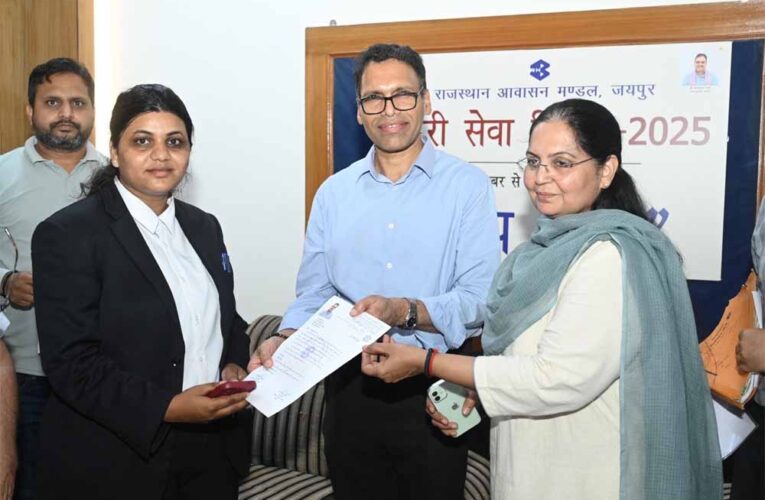 यूडीएच के प्रिंसीपल सेक्रेट्री ने जवाहर सर्किल में शहरी सेवा शिविर का निरीक्षण कर आमजन से फीडबैक लिया, आवश्यक दिशा— निर्देश दिए