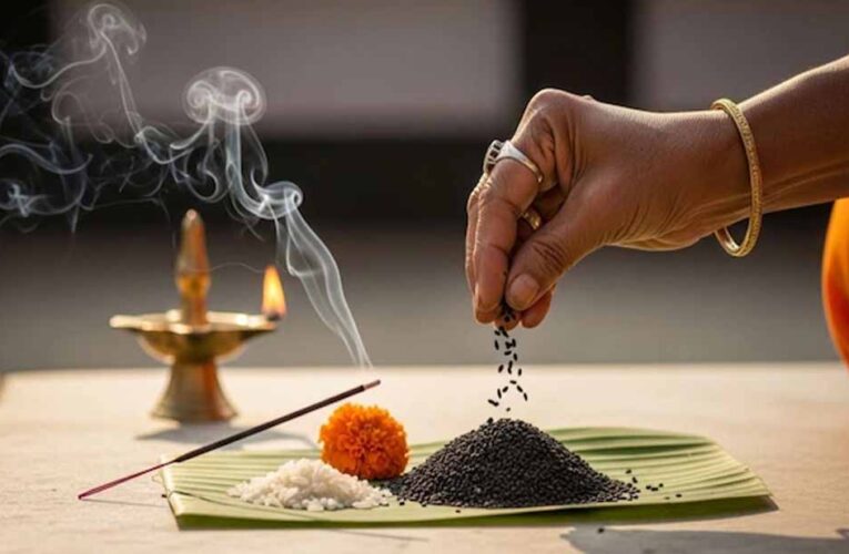 सर्वपितृ अमावस्या पर करें ये खास उपाय, मिलेगा पितरों का आशीर्वाद और सुख-समृद्धि