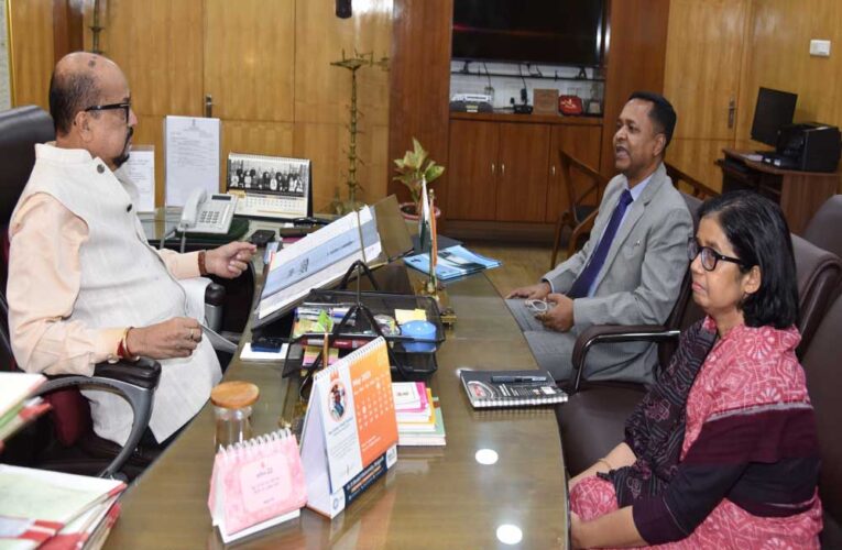 रायपुर : भू-जल स्तर बचाने, डबरी निर्माण के लिए किसानों को करें प्रोत्साहित – डेका