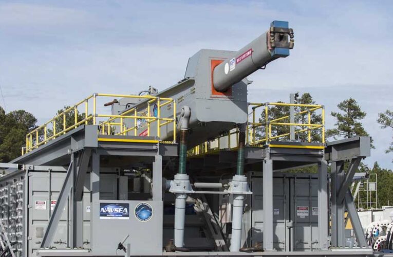 तोप-गोलों का युग खत्म! जापान नेवी ने पेश की सुपरफास्ट रेलगन, 8000 KM/घंटा की रफ्तार से फायर