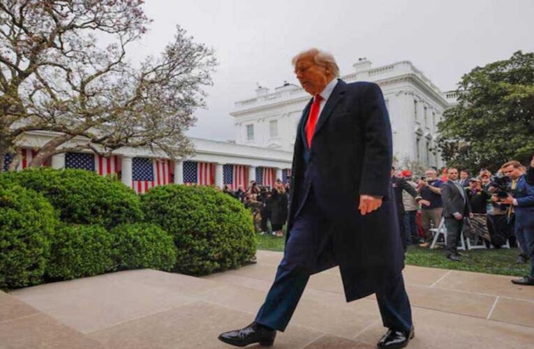 ट्रंप की टैरिफ नीति का उल्टा असर! अमेरिका में घटीं नौकरियां, बढ़ी लोगों की परेशानी