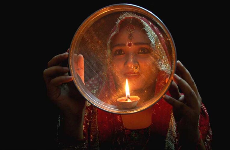 करवा चौथ 2025: 9 या 10 अक्टूबर? जानें पूजा की तिथि, शुभ मुहूर्त और जरूरी सामग्री
