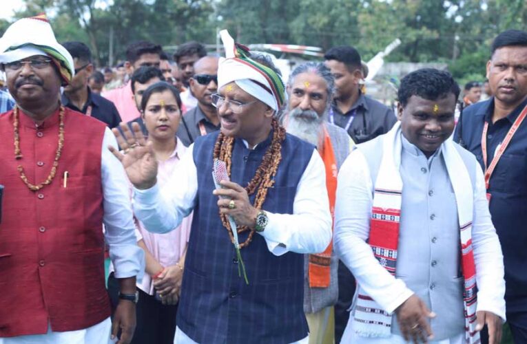 रायपुर : मुख्यमंत्री का नरहरपुर आगमन पर किया गया आत्मीय स्वागत