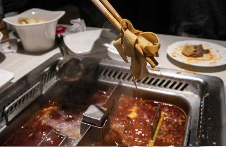 नशे में सूप में पेशाब की हरकत पड़ी भारी, माता-पिता पर लगा 2.71 करोड़ का जुर्माना