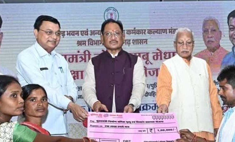 छत्तीसगढ़ भवन एवं अन्य सन्निर्माण कर्मकार कल्याण मंडल अंतर्गत अब तक 8.39 लाख निर्माण श्रमिक लाभान्वित