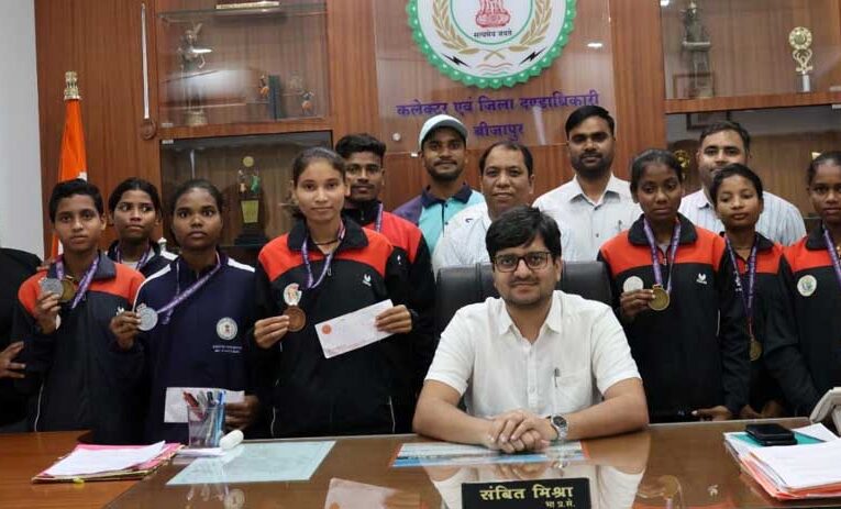 रायपुर : राज्य स्तरीय एथलेटिक्स प्रतियोगिता में बीजापुर ने रचा इतिहास, 8 स्वर्ण, 2 रजत और 1 कास्य पदक जीते