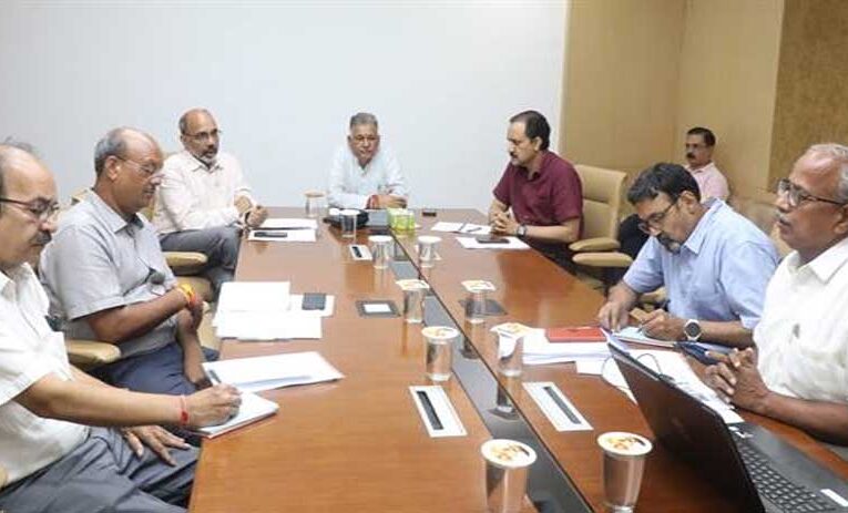 समग्र अध्ययन उपरांत डिजिटल यूनिवर्सिटी का ब्लू प्रिंट करें तैयार : मंत्री परमार