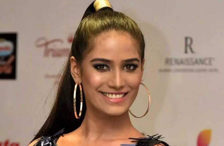 लव-कुश रामलीला में पूनम पांडेय निभाएंगी मंदोदरी का रोल, जानिए कौन बनेगा रावण?