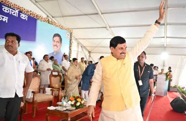 जबलपुर में CM मोहन यादव का संदेश: “आदिवासी हिंदू हैं”, स्वच्छता अभियान में किया श्रमदान