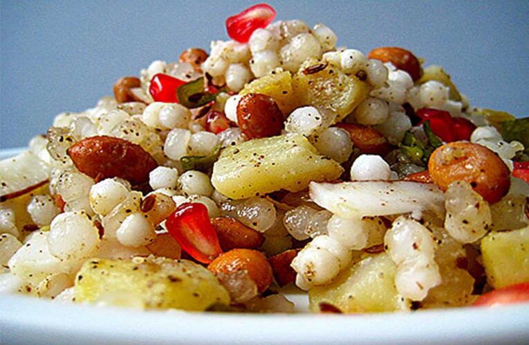 व्रत में भूख लगे और ऑफिस भी जाना हो? साबूदाना और मूंगफली की ये स्पेशल रेसिपी करें ट्राई