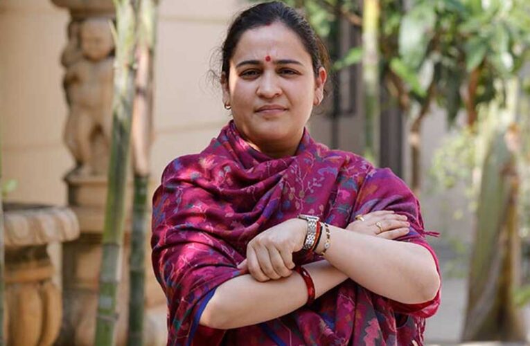 जमीन घोटाले में अपर्णा यादव की मां समेत 5 पर FIR, लखनऊ पुलिस की बड़ी कार्रवाई