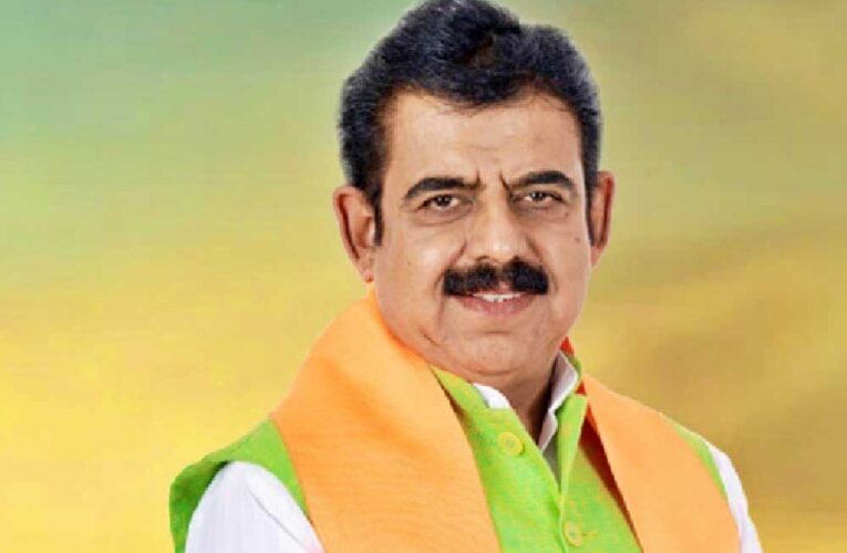 इंदौर में गड्ढों से हादसे पर सख्त हुए सांसद शंकर लालवानी, ठेकेदार-अधिकारियों पर FIR की चेतावनी