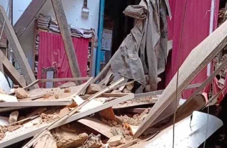 रायपुर कलेक्ट्रेट परिसर में हादसा: छत भरभराकर गिरी, अफरा-तफरी