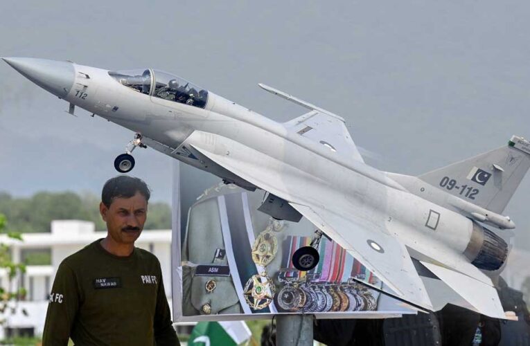 JF-17 से पाक सेना का अपना ही नरसंहार! महिलाओं-बच्चों समेत 30 की मौत, मुनीर की सेना को नहीं दिखा फर्क