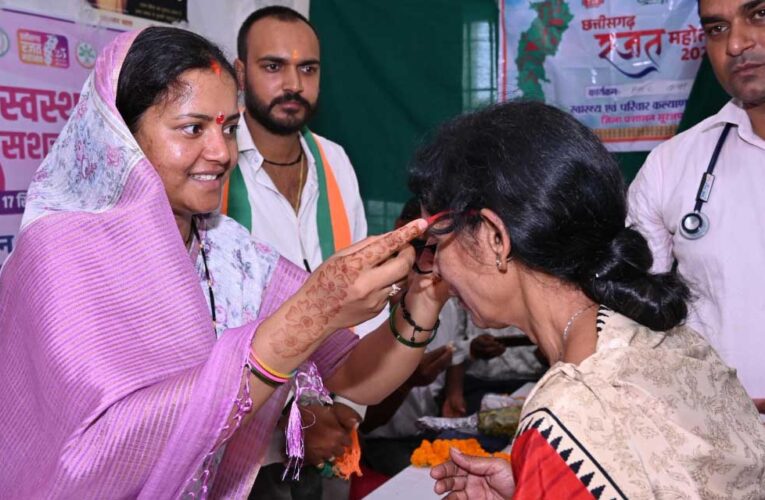 रायपुर : मंत्री श्रीमती लक्ष्मी राजवाड़े ने स्वास्थ्य शिविर में दी भागीदारी,   अग्रसेन जयंती कार्यक्रम में हुई शामिल